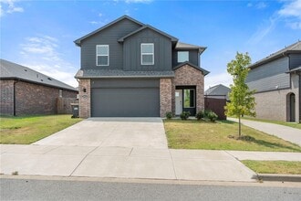 Building Photo - 3844 Pinecrest St