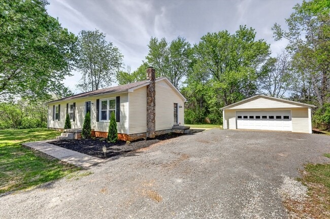 Building Photo - 4827 Bradyville Pike