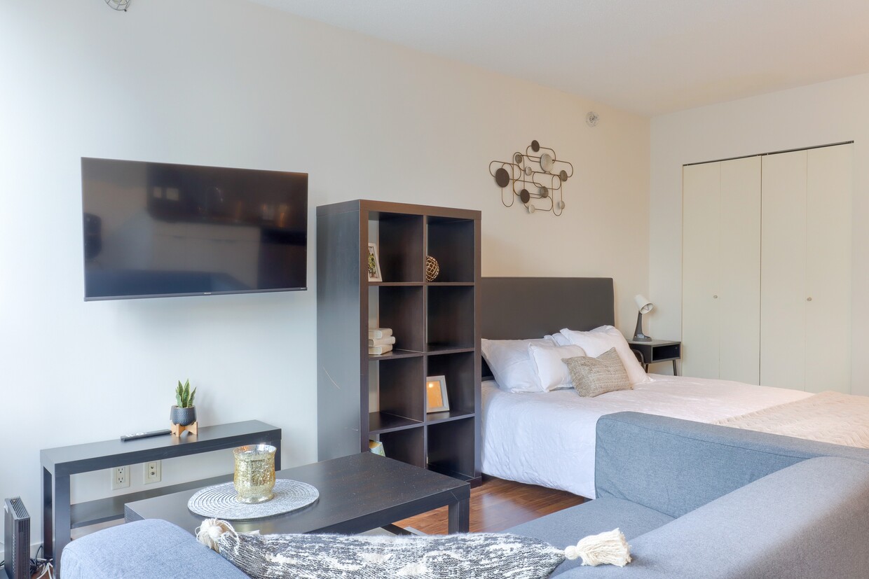 Primary Photo - 233 Robson St