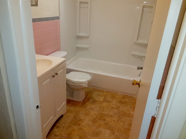 Photo - Raquet Club Apartments