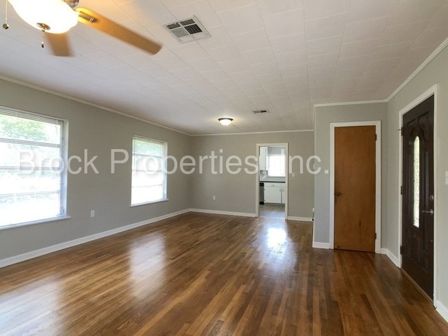 Building Photo - 3014 Magnolia Ave