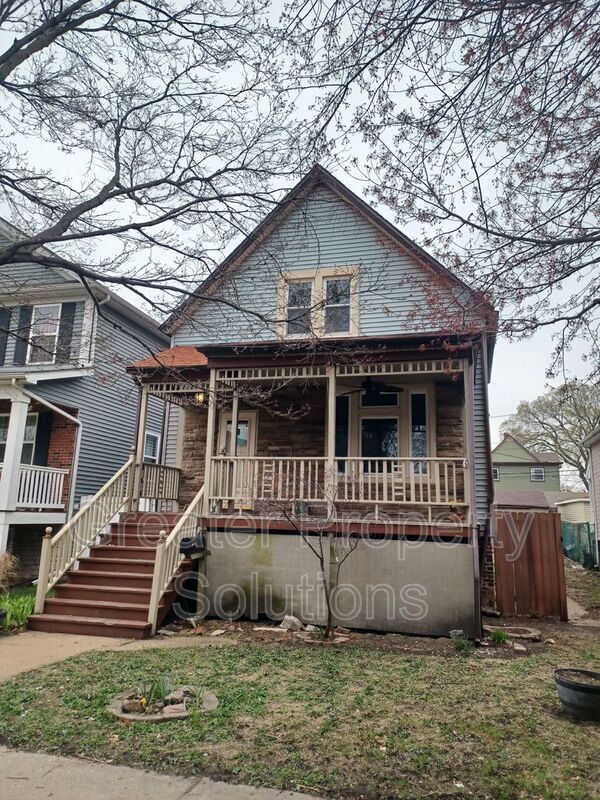 Primary Photo - 1719 Sheridan Ave