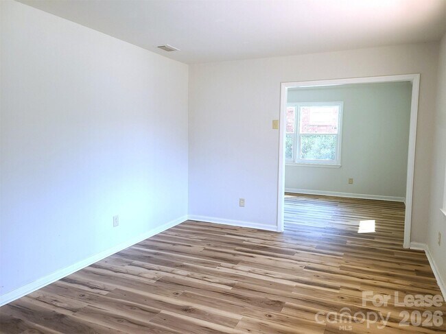 Foto del edificio - 711 E John St