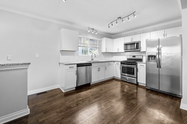 Building Photo - 1530 E Madge Ave