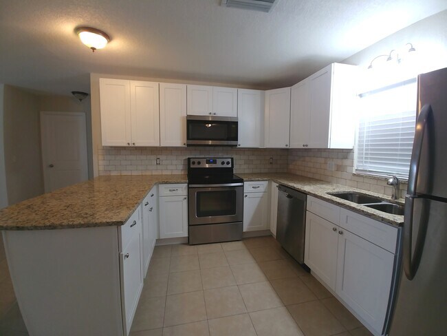Kitchen - 4458 County Road 472