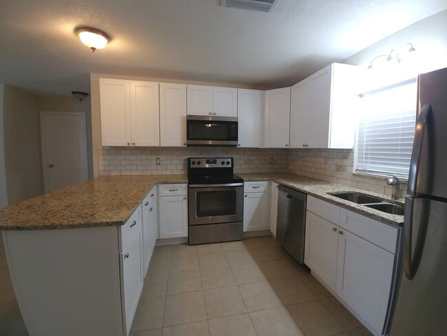 Kitchen - 4458 County Road 472