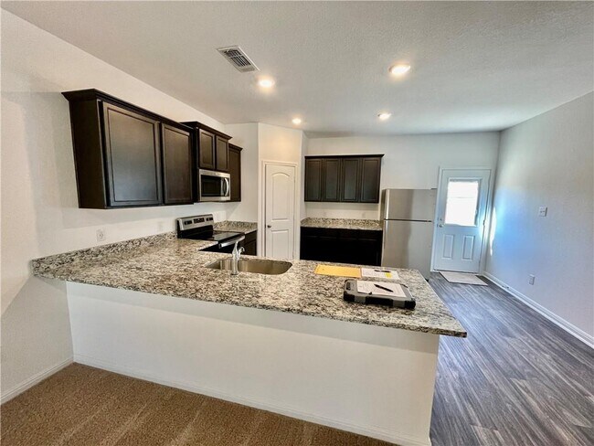 Foto del edificio - 126 Fox Glen Trl