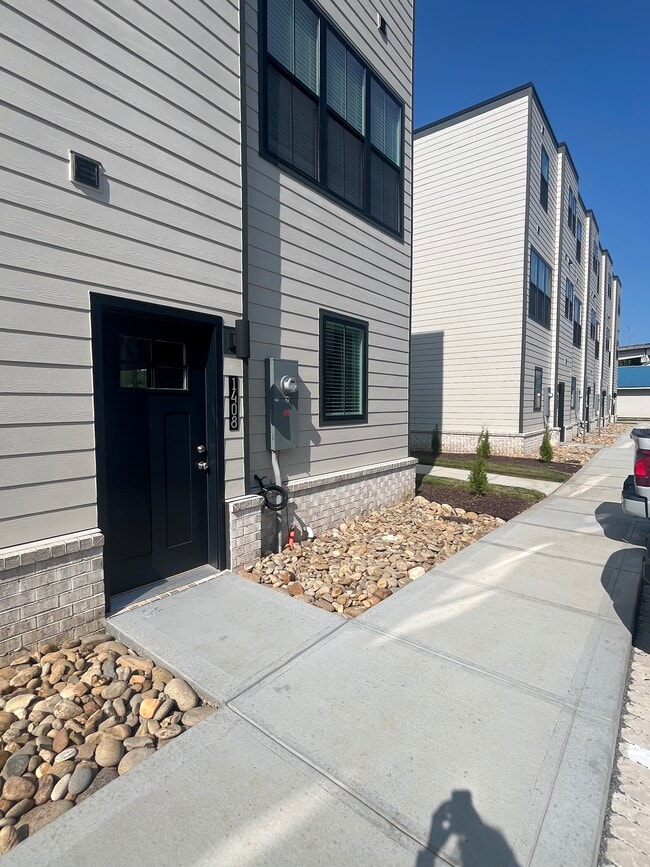 Building Photo - 1408 Island Home Ave