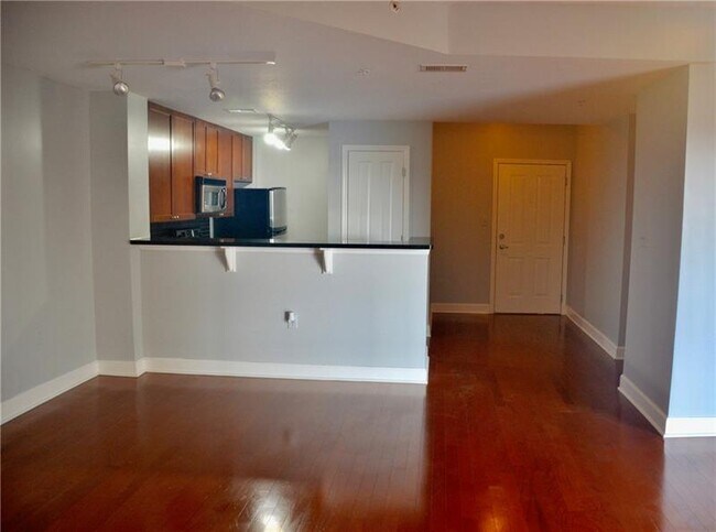 Building Photo - 230 E Ponce de Leon Ave