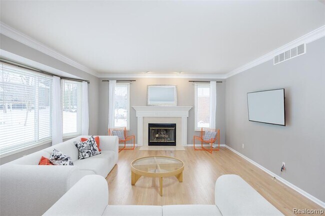 Foto del edificio - 5648 Whitfield Dr