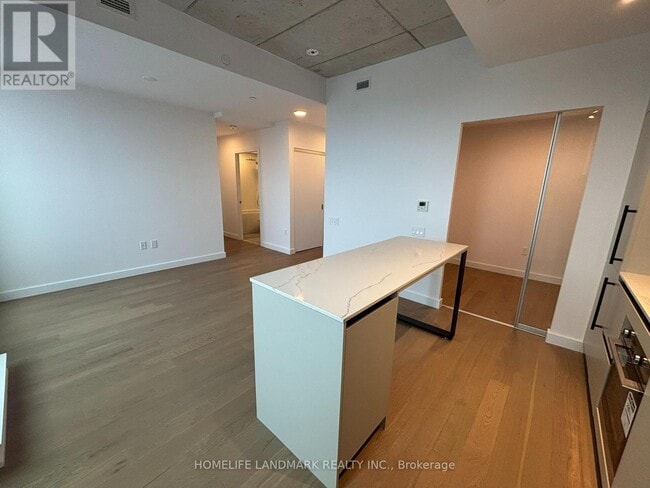 Building Photo - 1720 Bayview Ave