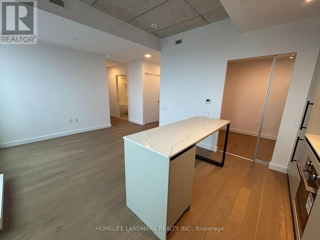 Photo du bâtiment - 1720 Bayview Ave