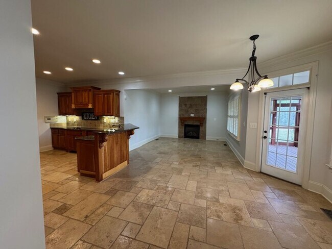 Building Photo - Eagle Ridge Golf Club!