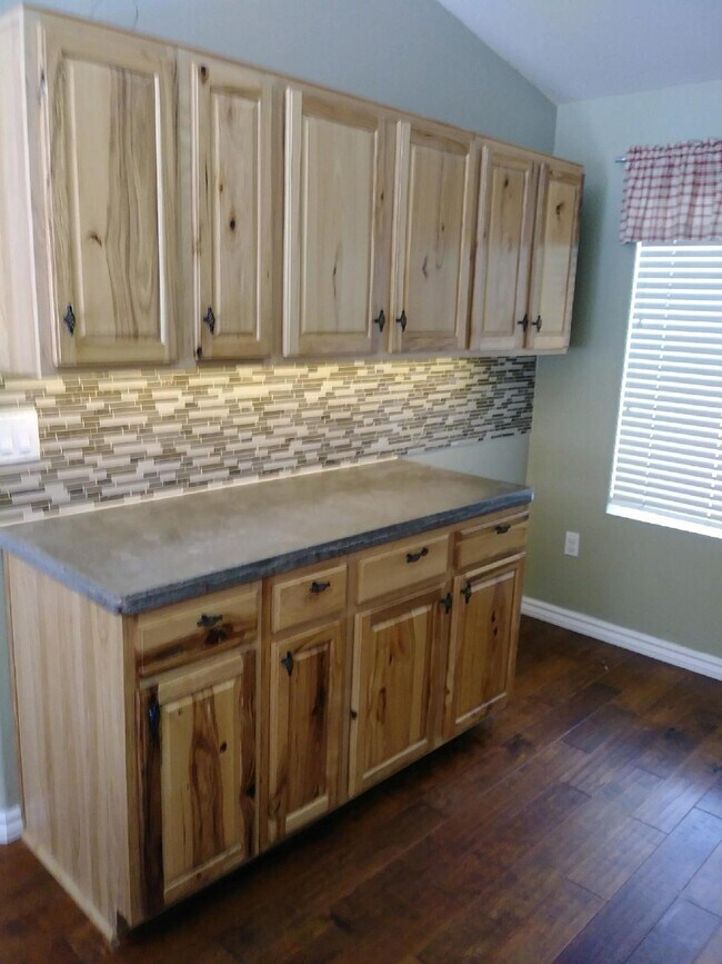 Foto del edificio - 1481 Gardner St