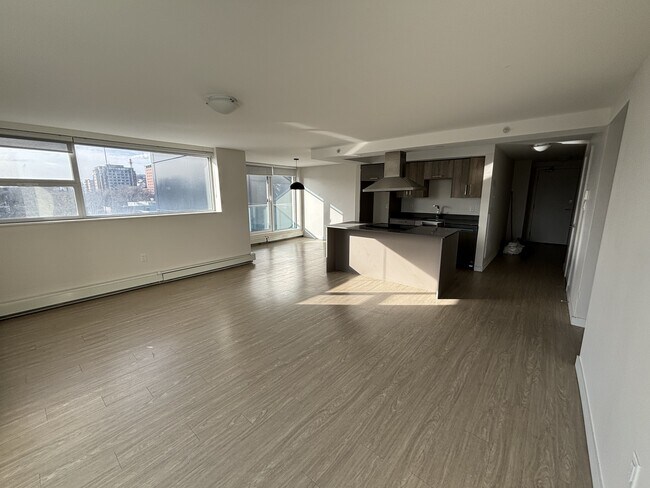 Photo du bâtiment - 5633-5633 Fenwick St