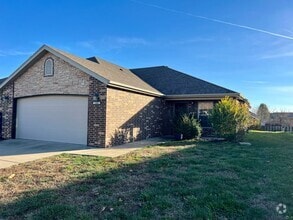 Building Photo - 2404 W Bridlewood Trail