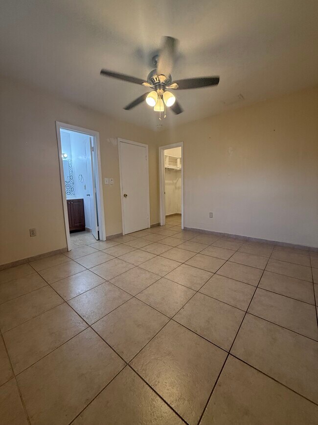 Foto del edificio - 7056 SW 22nd St