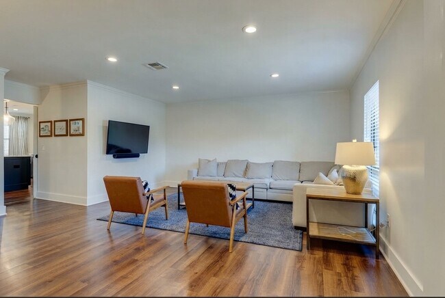 Building Photo - 1109 Brentwood Pointe