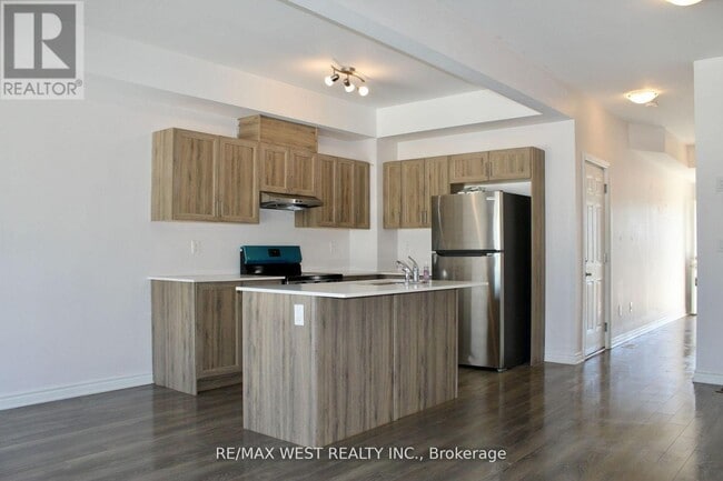 Building Photo - 26 Glacier Cres