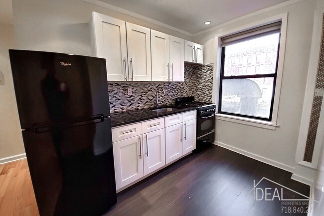 Building Photo - 725 4th Avenue #F1R
