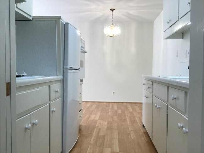 Kitchen - 632 Cedar St