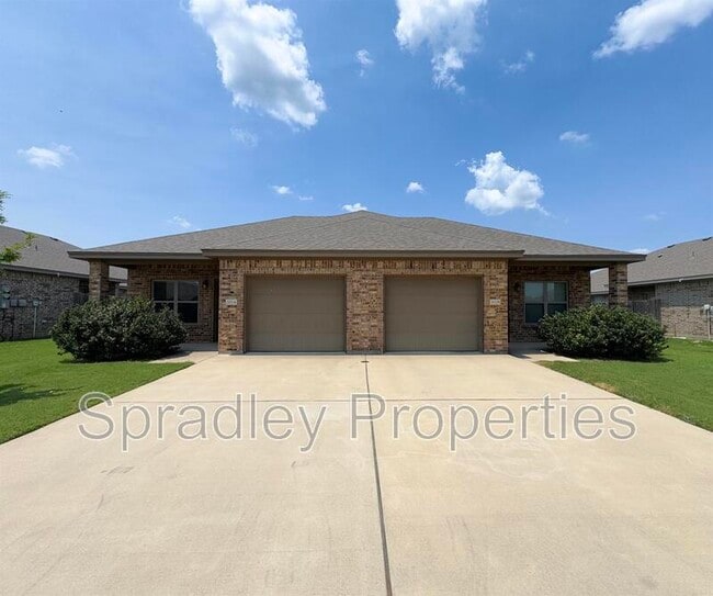 Building Photo - 202A Juniper Dr
