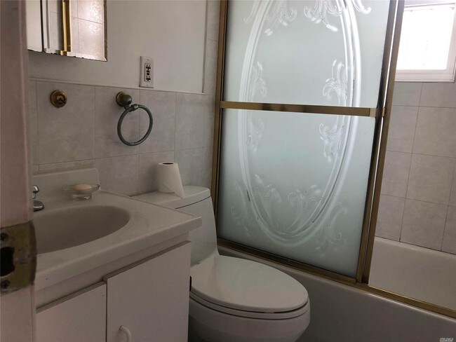 Building Photo - 84-57-84127 127th St