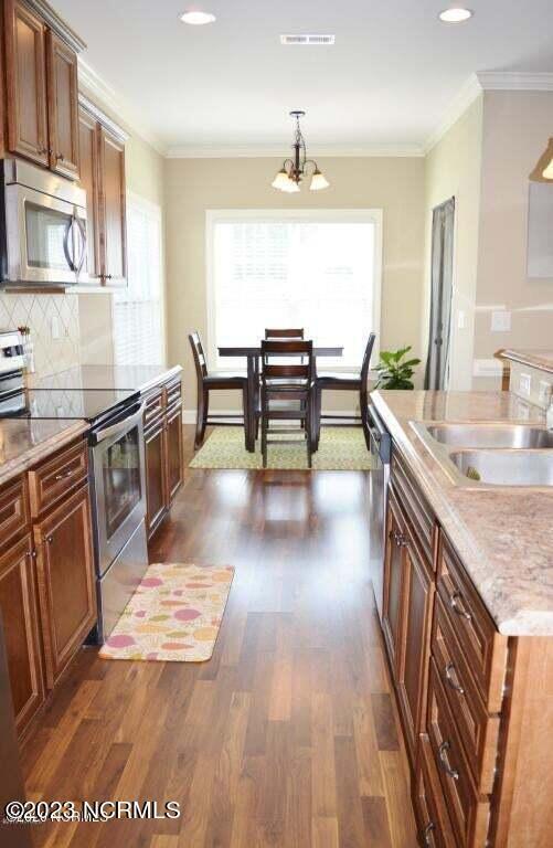 Building Photo - 2020 Leighton Dr