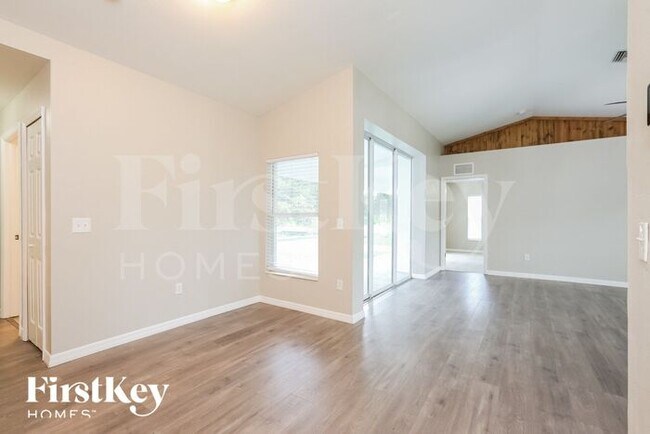 Building Photo - 2329 Chipley Ave
