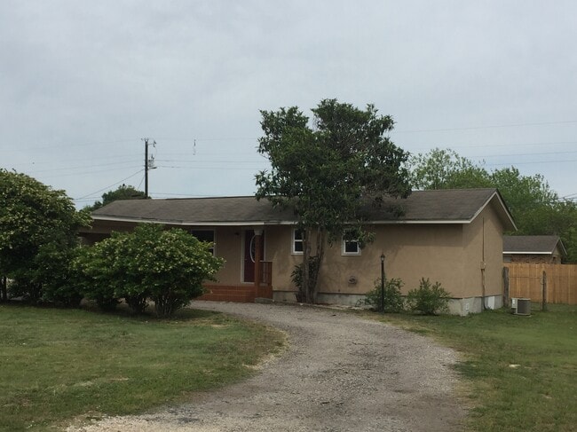 920 Lazy Creek Ln