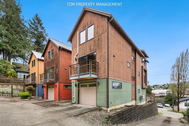 Foto del edificio - 4012 23rd Ave SW