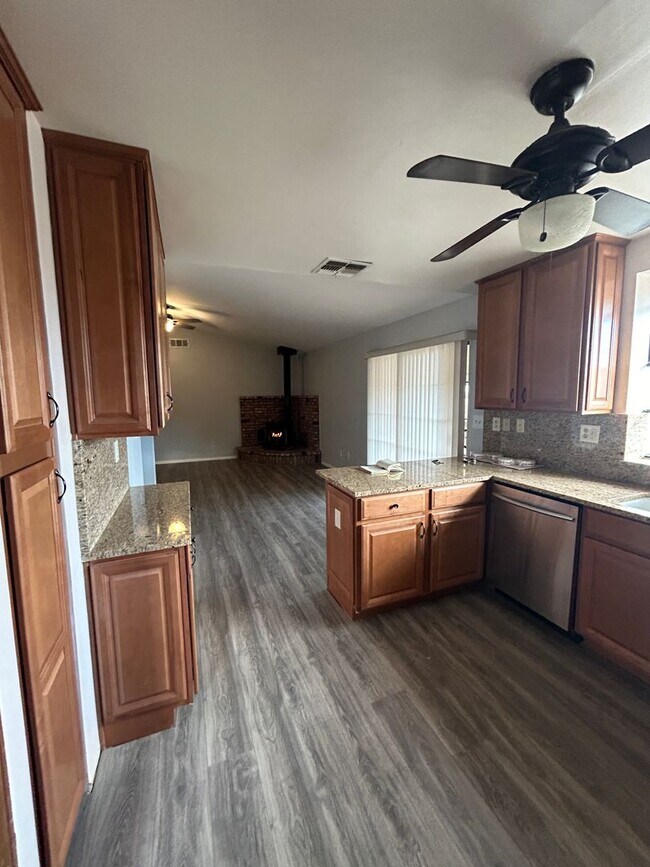 Building Photo - Horse Property in Golden Hills