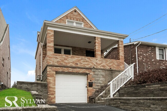 Building Photo - This charming home is ready for your perso...