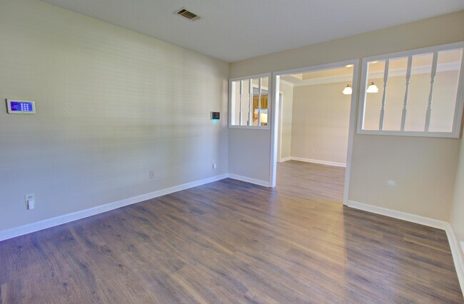 Building Photo - 809 Barrington Dr