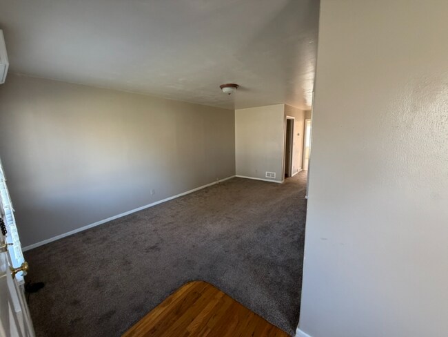 Building Photo - 289 W 19th St