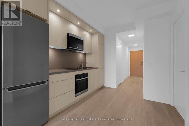 Building Photo - 60 Central Park Roadway