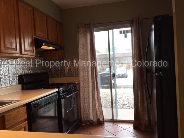 Building Photo - Lovely 2 Bedroom Condo in Sierra Pointe
