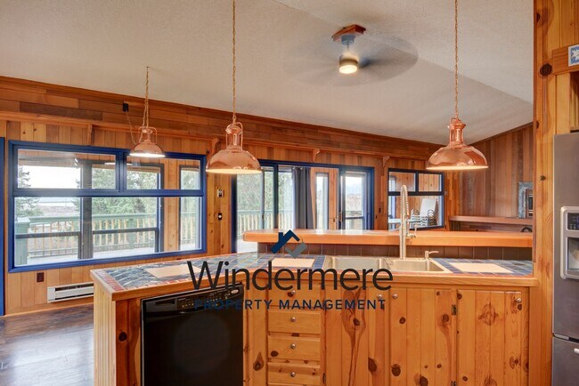 Building Photo - 3 Bed 2.5 Bath home