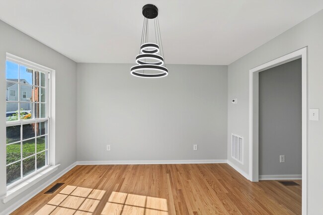 Foto del edificio - 5806 Garden Ridge Rd