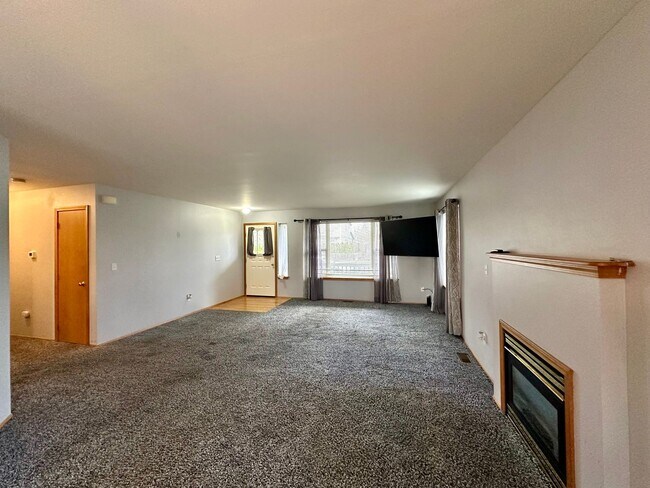 Building Photo - 1236 Aaron Dr