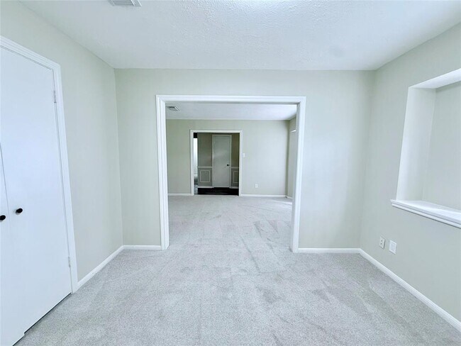 Foto del edificio - 25419 Lynbriar Ln