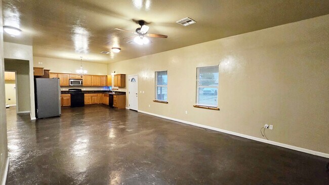 Building Photo - Rural Living- 4 bed/2.5 bath-Piedmont