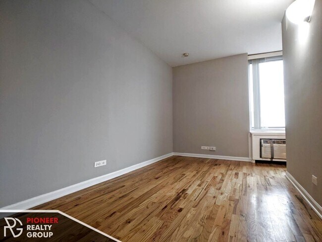 Foto del edificio - 4600 N Clarendon Ave