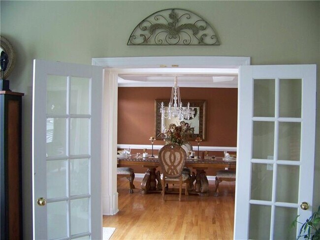 Building Photo - 325 Laurel Oak Dr
