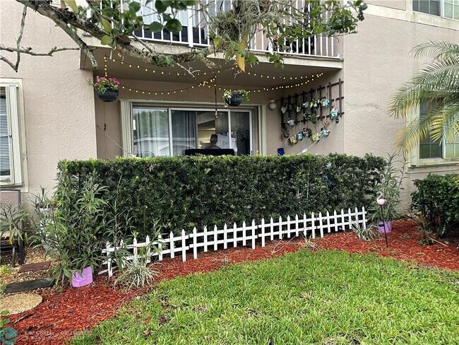 Foto del edificio - 5025 Wiles Rd