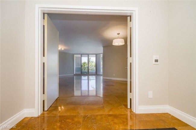 Foto del edificio - 21050 NE 38th Ave
