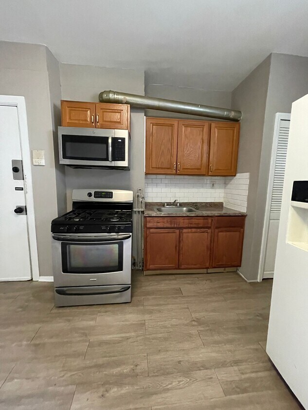 Primary Photo - 3807 Palisade Ave