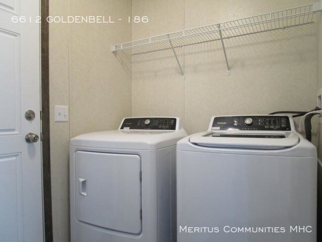 Building Photo - 3 bedroom in Indianapolis IN 46203