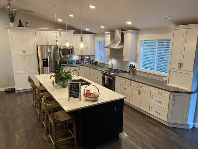 Foto del edificio - 3112 Rock Creek Dr