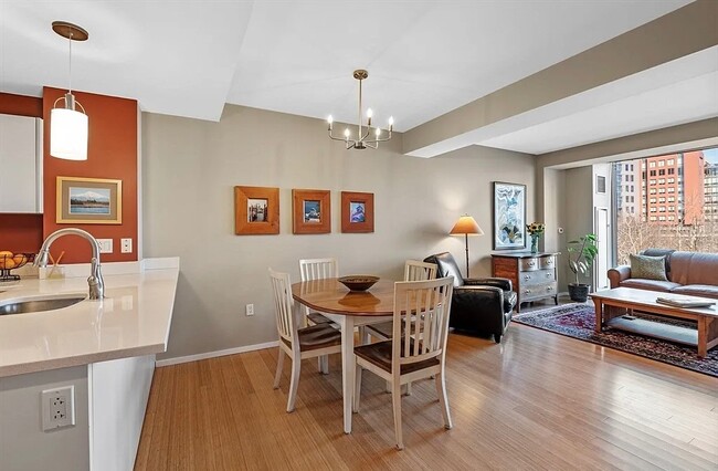 Photo - 2 Earhart St Apartment